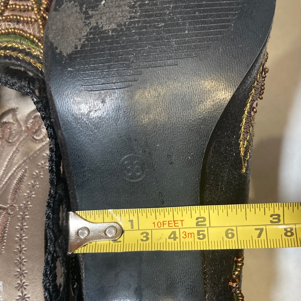 Project Vintage XINNISI Black Gold Bronze Embroidered Beaded Kitten Heels Sz 36 - Picture 13 of 13